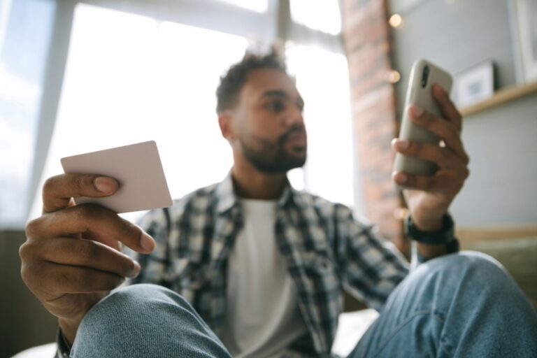 Fritzbox zeigt „unbekanntes Gerät“ nach jedem Handy-Neustart: MAC-Randomisierung verstehen
