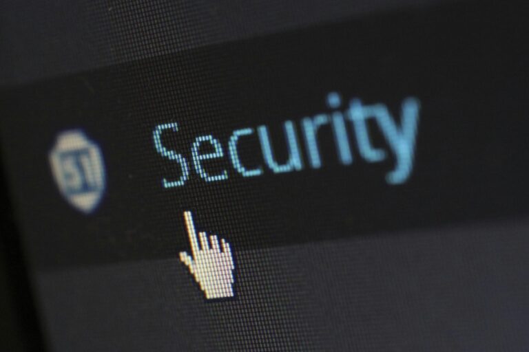 WLAN-Verbindung da, aber App-Login scheitert - was DNS, Zeit und Zertifikate damit zu tun haben